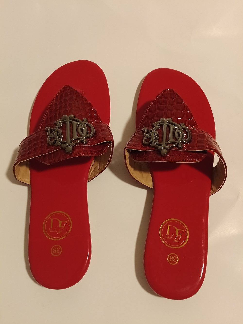 Women's Red Croc-Embossed Thong Sandals- Designer Style Hardware - Size 38 (7,5)
